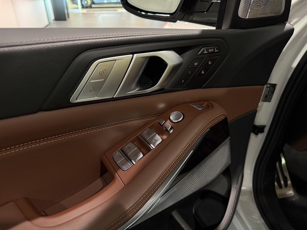 Used 2020 BMW X7 M50i image 9