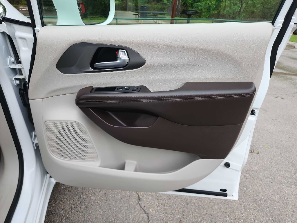 Used 2019 Chrysler Pacifica Touring Plus w/ Tire & Wheel Group image 35