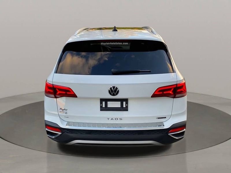 Used 2022 Volkswagen Taos SE w/ Panoramic Sunroof Package AWD/4WD image 5