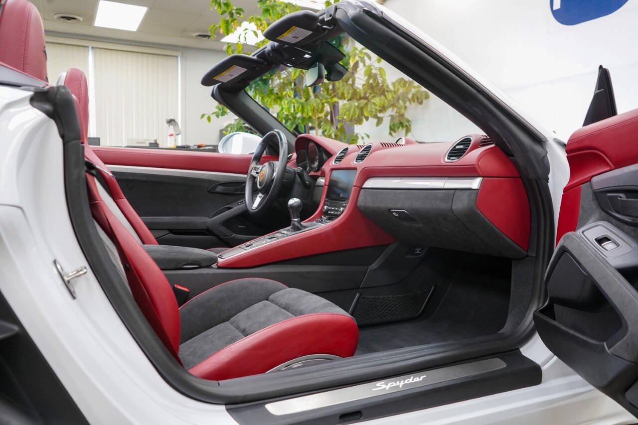 Used 2020 Porsche 718 Boxster Spyder RWD image 69