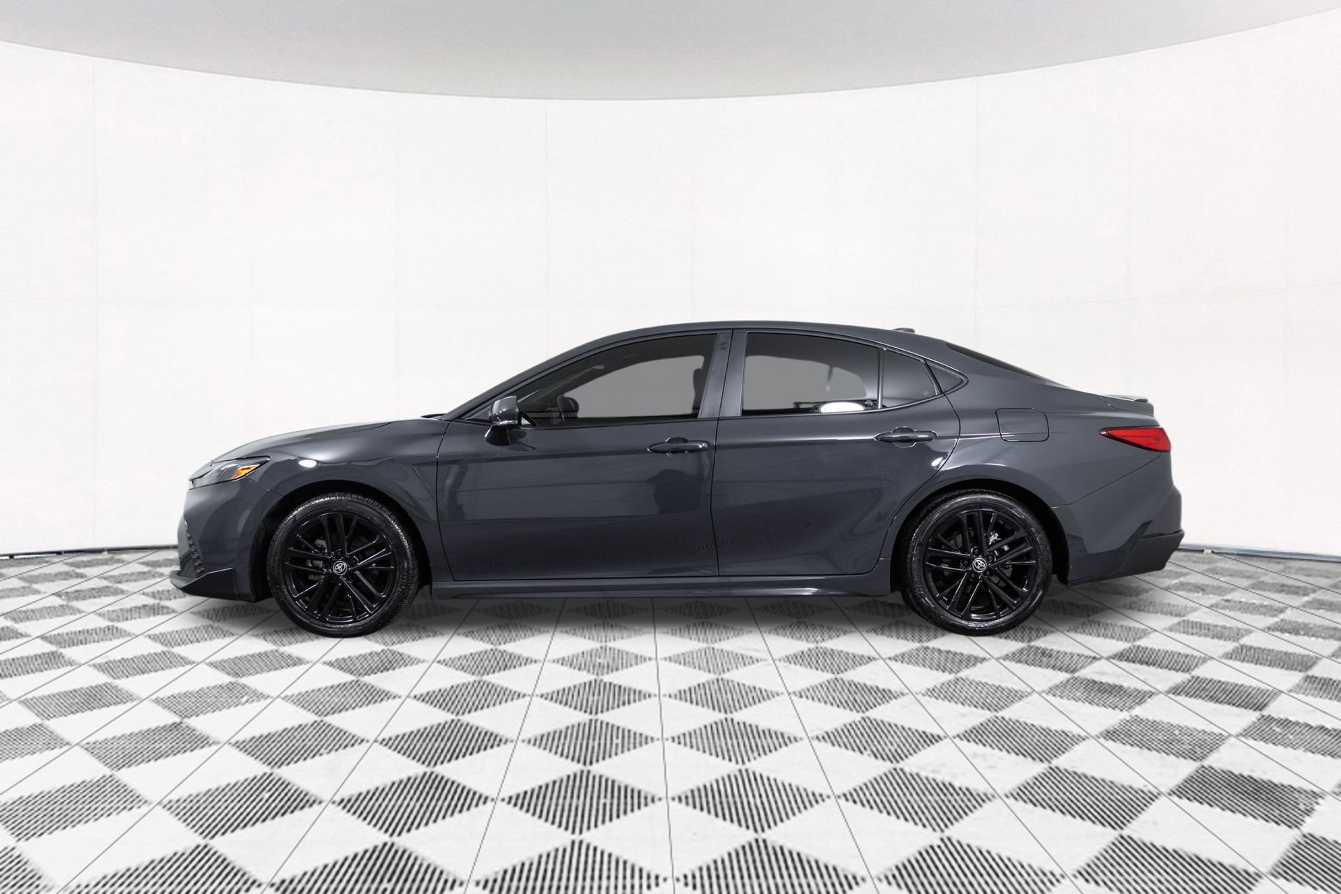 Used 2025 Toyota Camry SE AWD/4WD image 14