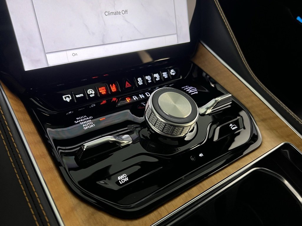 Used 2024 Jeep Grand Wagoneer Series III w/ Rear Seat Video Group 1 image 19