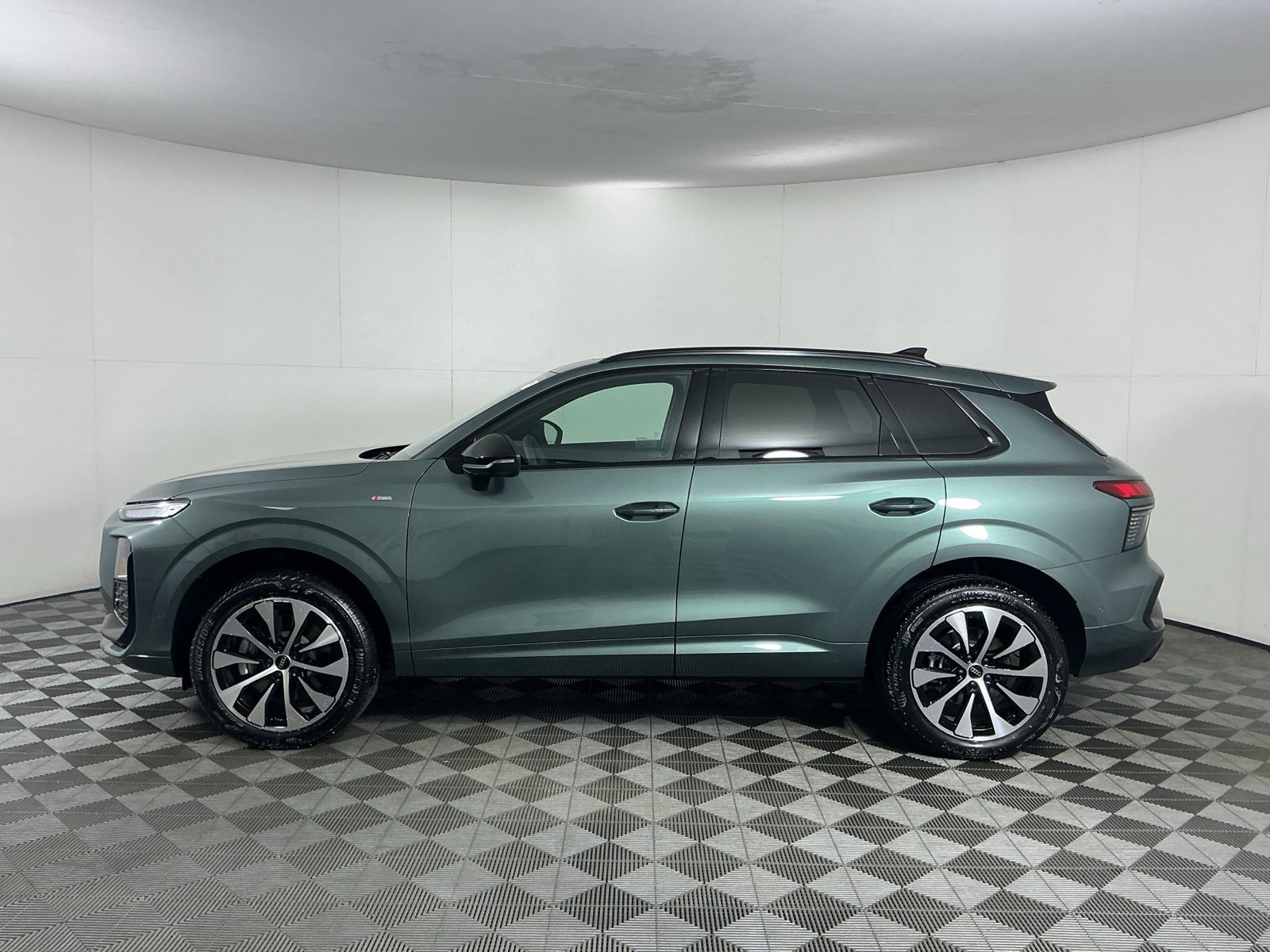 New 2026 Audi Q3 quattro 2.0T AWD/4WD image 4
