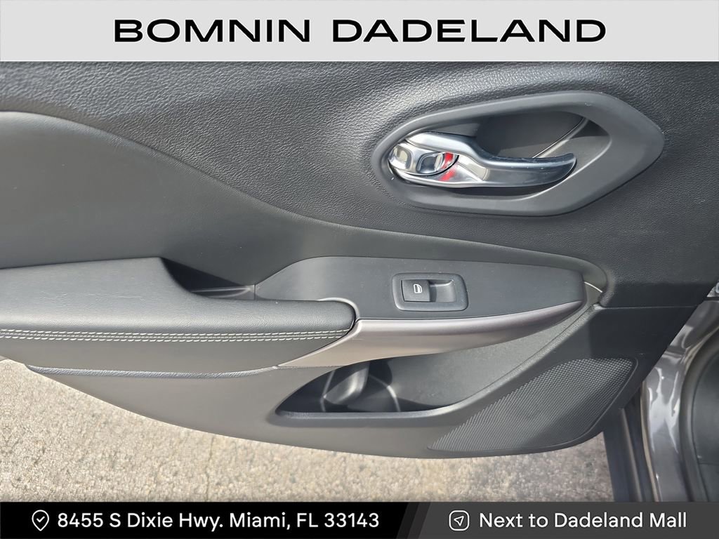 Used 2022 Jeep Cherokee Limited image 14