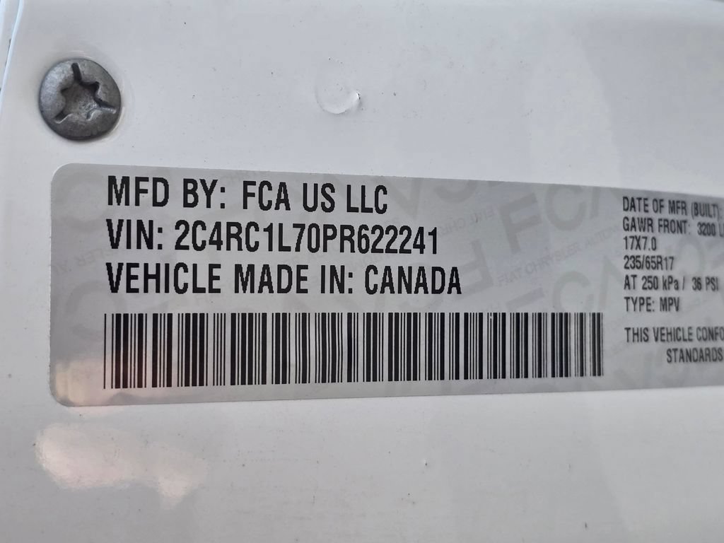 Used 2023 Chrysler Pacifica Touring-L FWD image 30