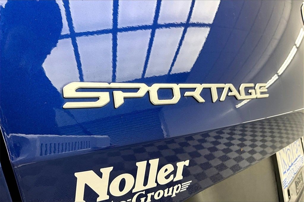 Used 2024 Kia Sportage EX image 8