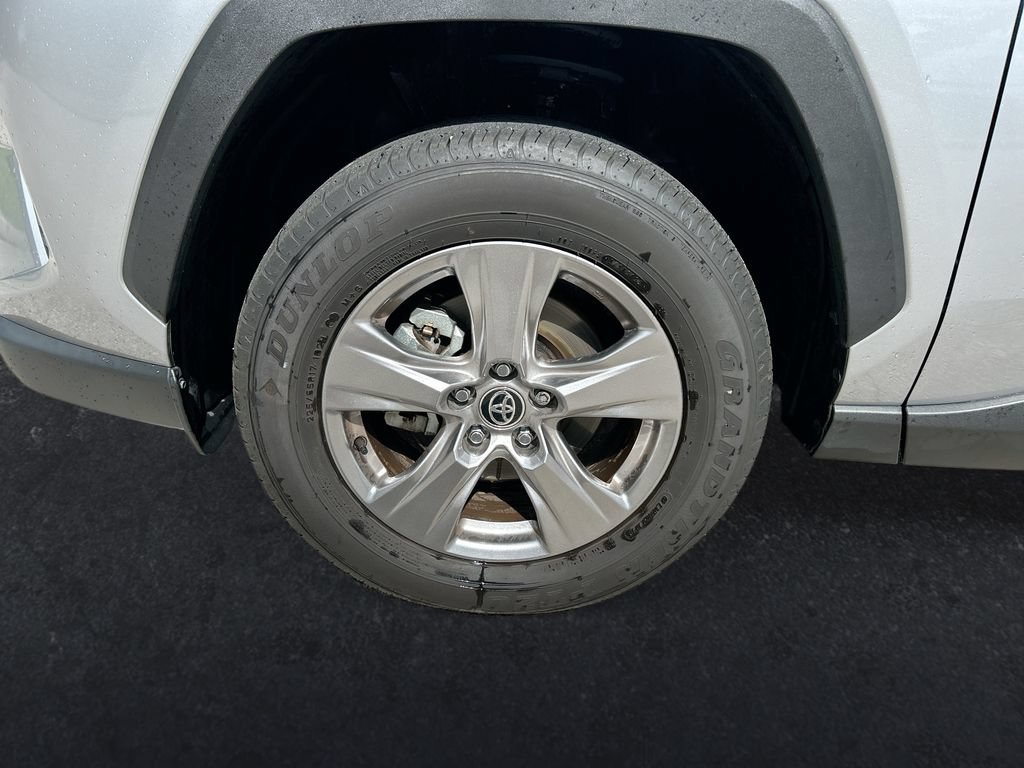 Used 2025 Toyota RAV4 LE AWD/4WD image 10