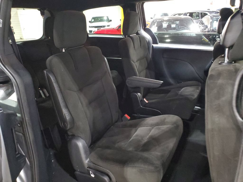 Used 2016 Dodge Grand Caravan SE FWD image 19