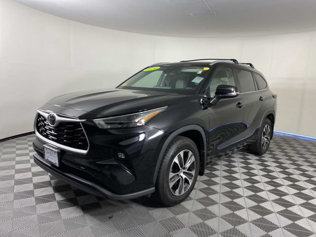 Used 2024 Toyota Highlander XLE AWD/4WD image 4