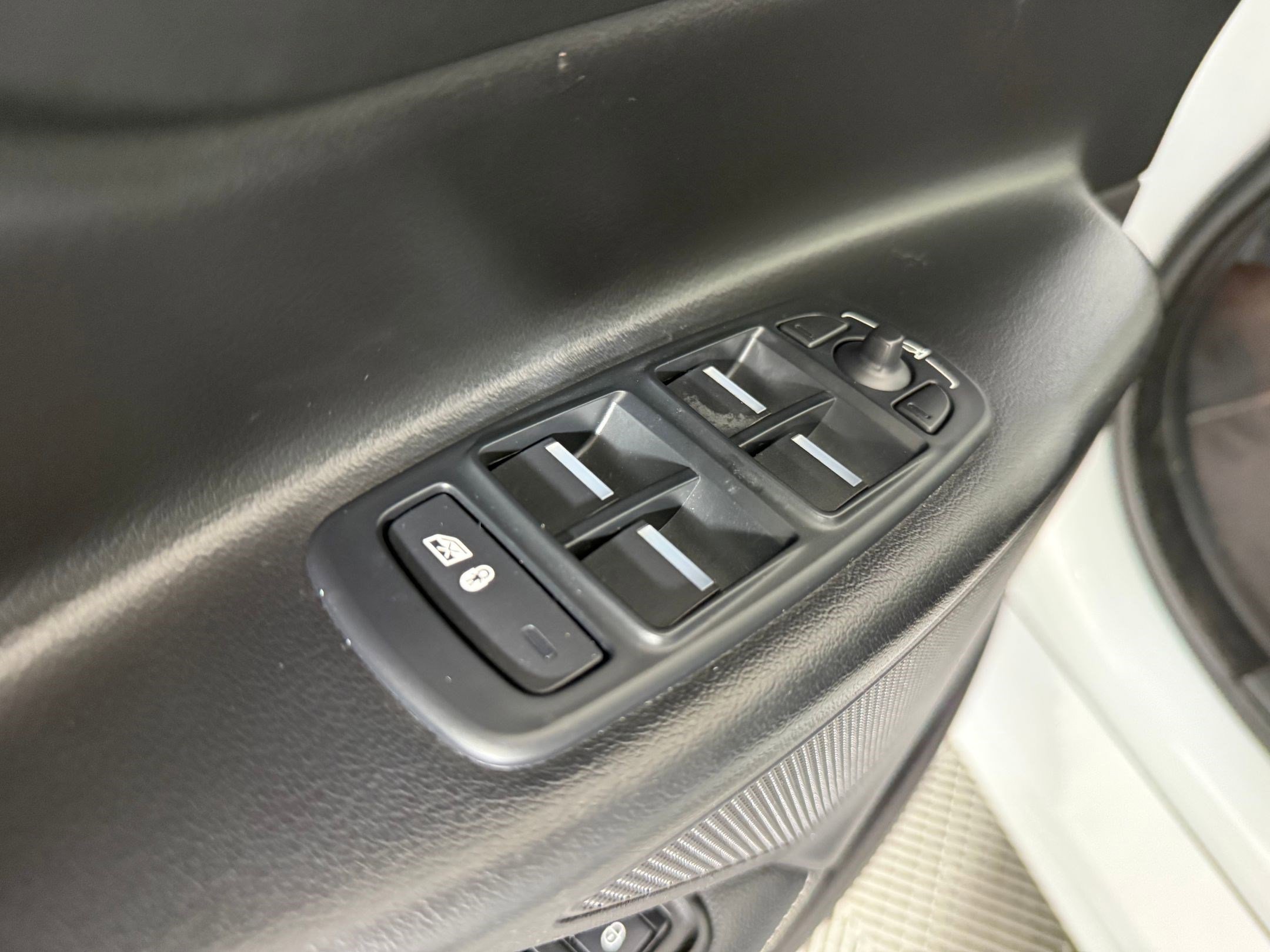 Used 2019 Jaguar XE Landmark Edition image 13