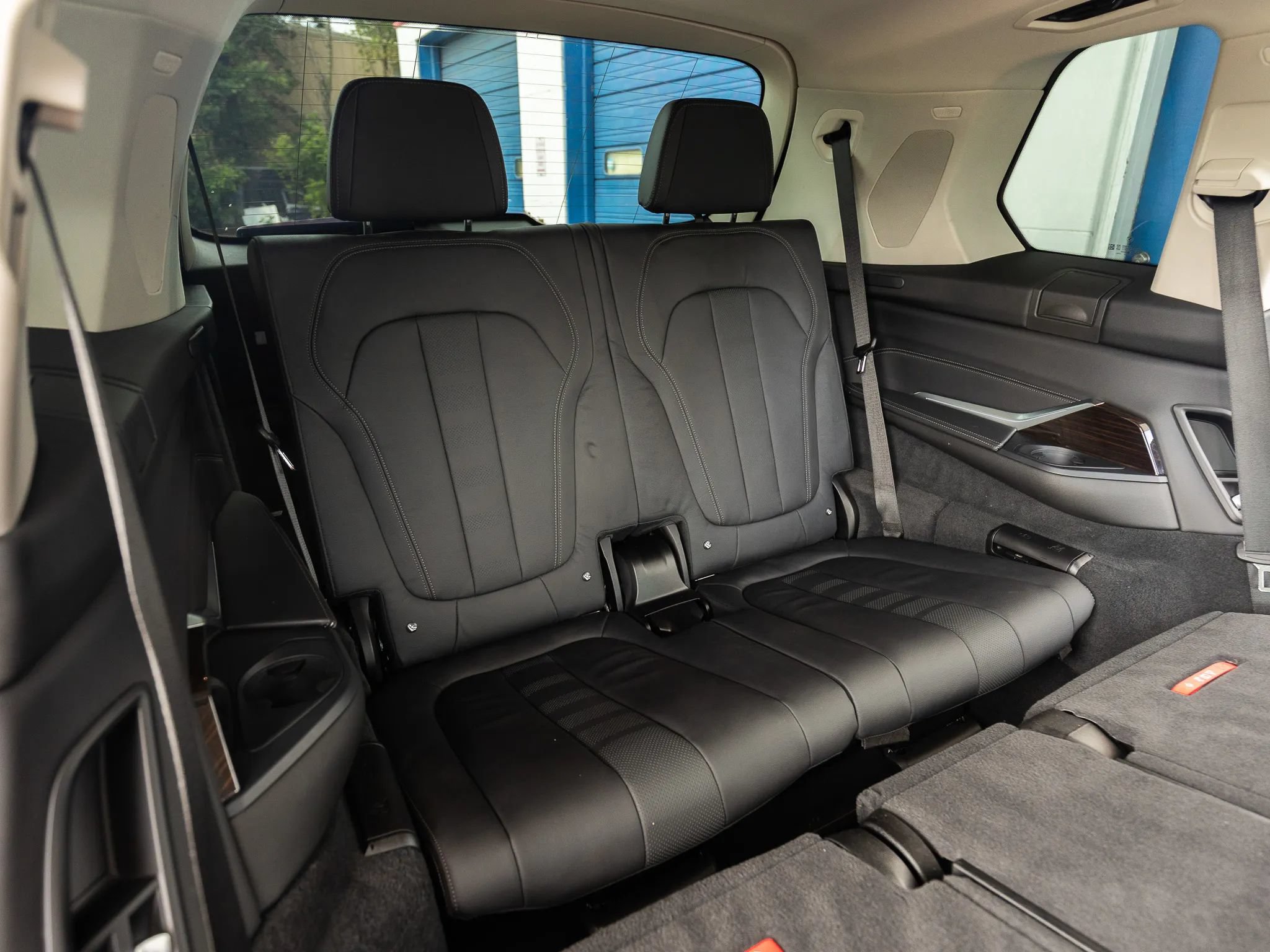 Used 2022 BMW X7 xDrive40i w/ Premium Package AWD/4WD image 32