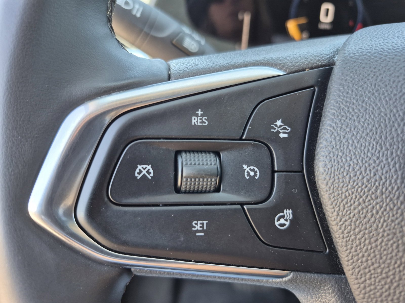 Used 2025 Chevrolet Trax LT w/ LT Convenience Package FWD image 26
