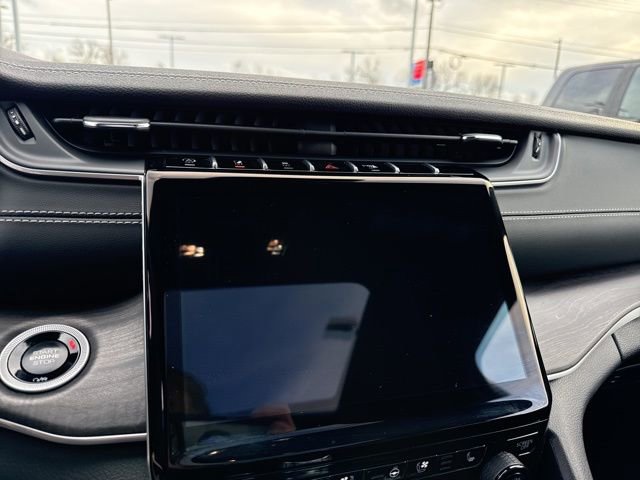 Used 2024 Jeep Grand Cherokee Limited w/ Luxury Tech Group II image 31