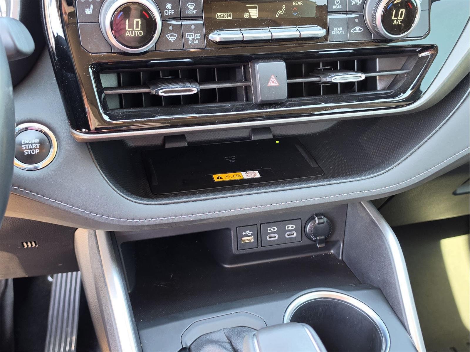 Used 2023 Toyota Highlander XLE FWD image 21