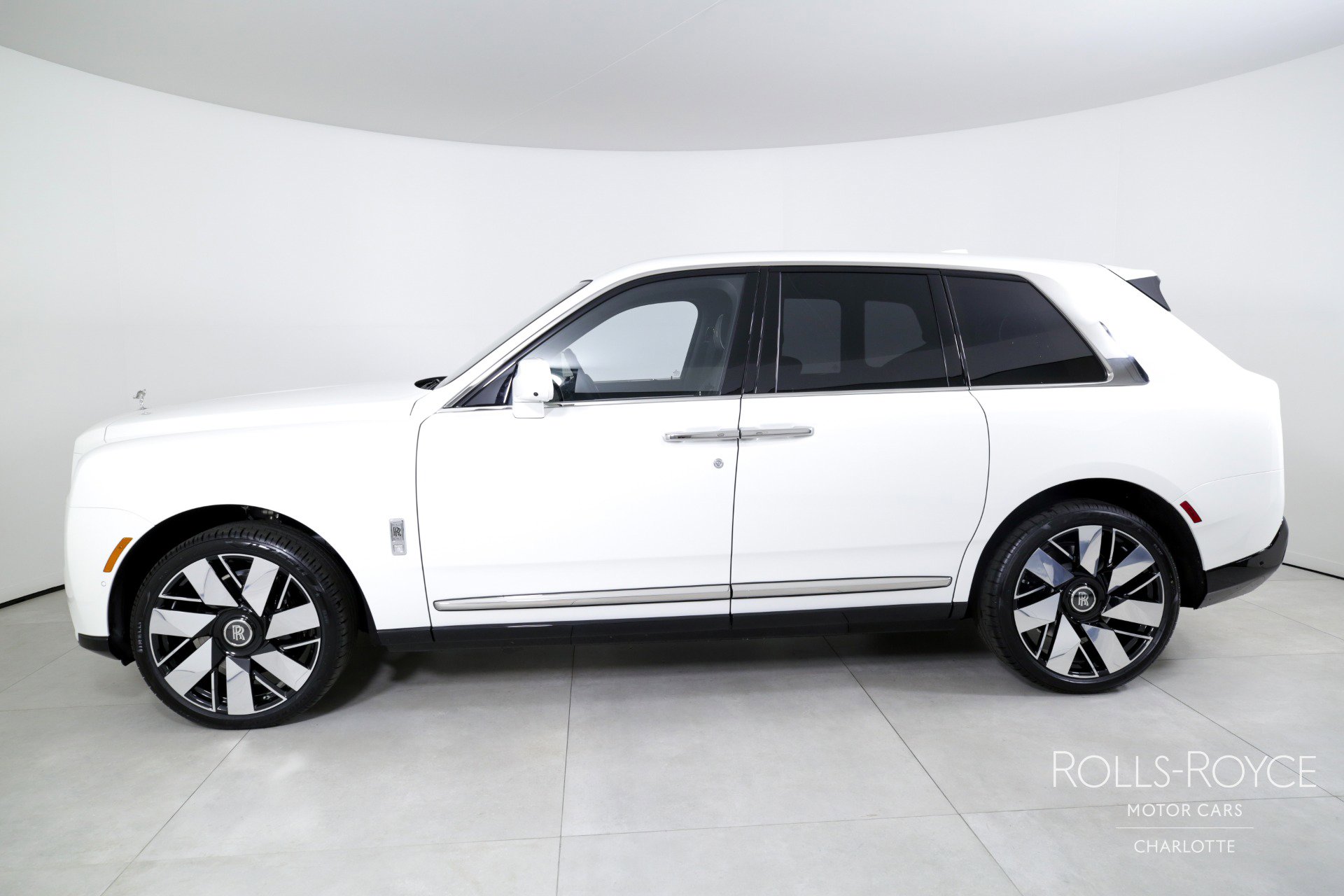 Certified 2025 Rolls-Royce Cullinan image 3