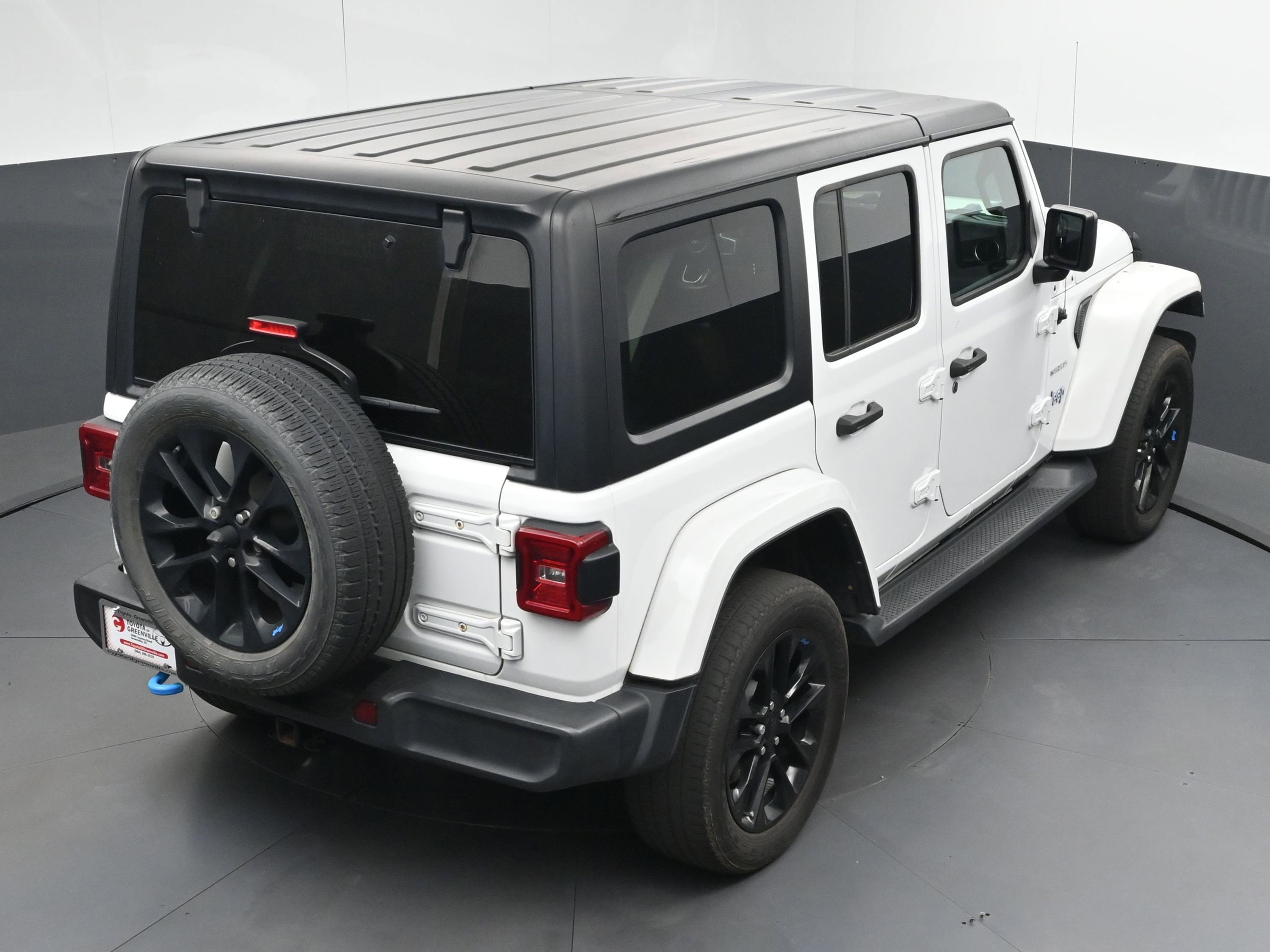 Used 2022 Jeep Wrangler Unlimited Sahara w/ Cold Weather Group image 34