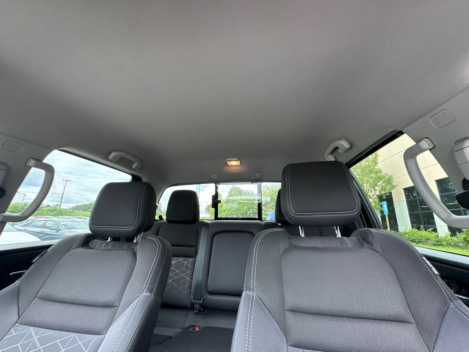 Used 2025 Nissan Frontier SV w/ Tow Package RWD image 29