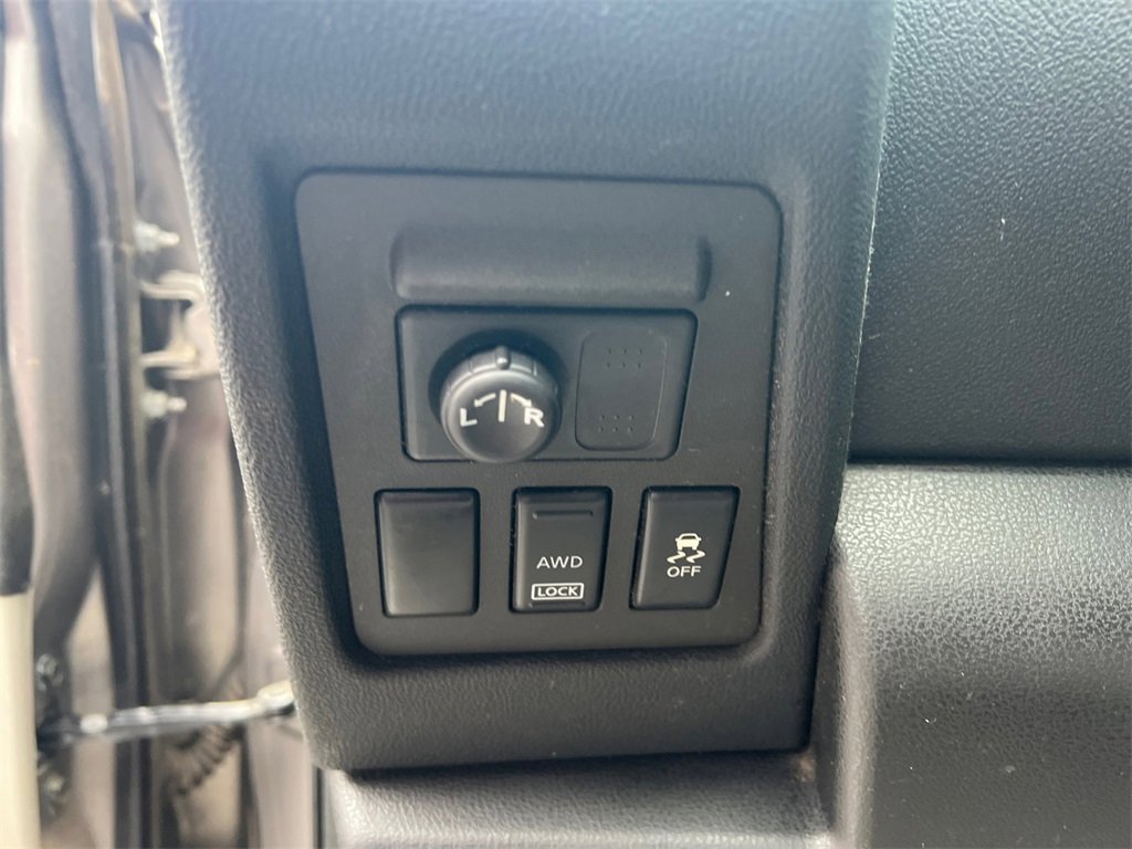 Used 2011 Nissan Rogue S image 12