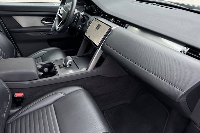 Certified 2025 Land Rover Discovery Sport Dynamic SE AWD/4WD image 15
