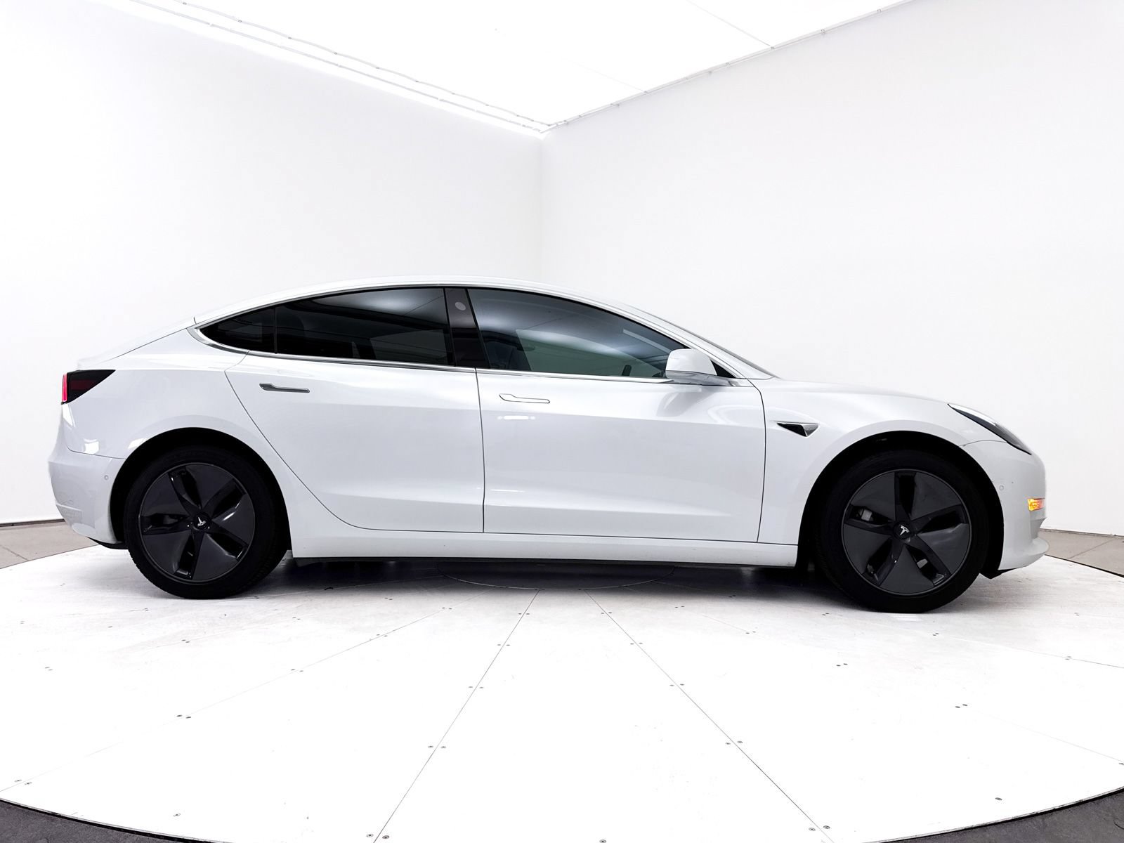 Used 2018 Tesla Model 3 Long Range RWD image 40
