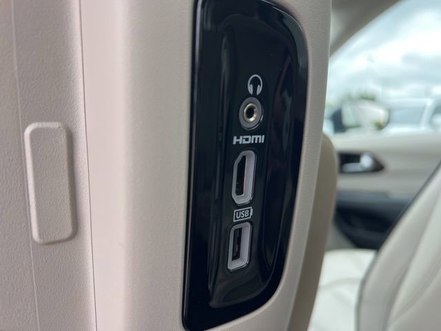Used 2021 Chrysler Pacifica Limited w/ Uconnect Theater Family Group image 14