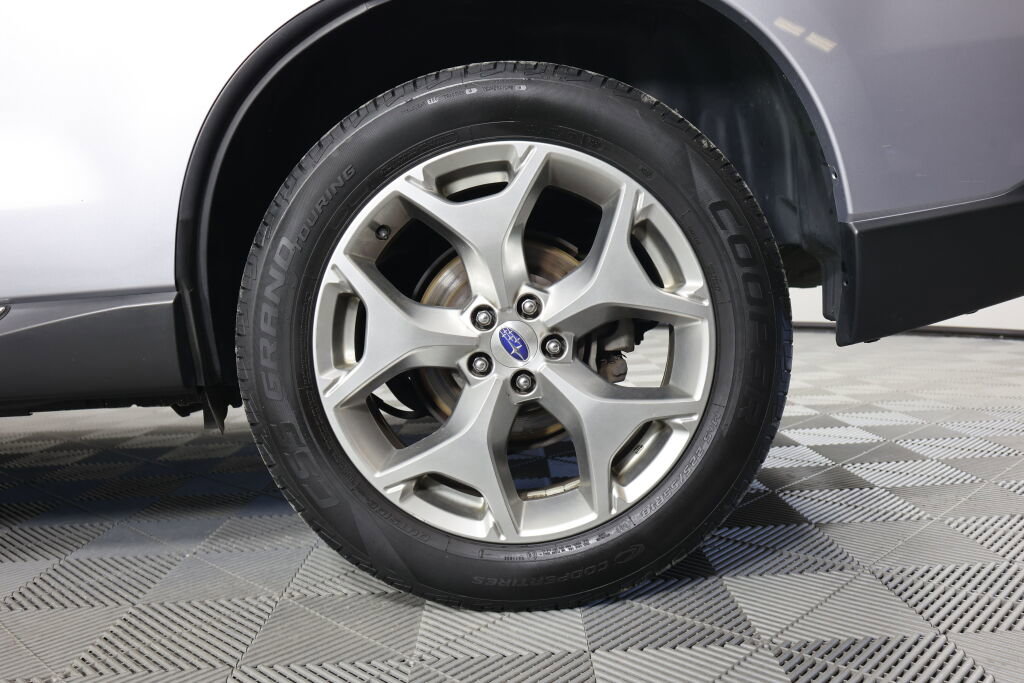 Used 2017 Subaru Forester 2.5i Touring AWD/4WD image 8