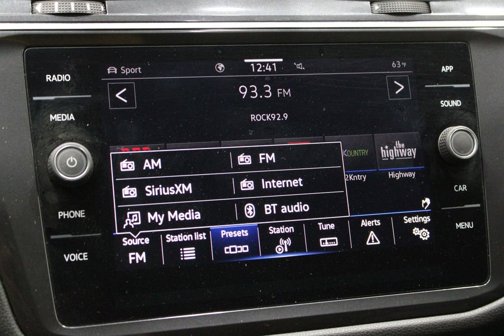 Used 2022 Volkswagen Tiguan SE image 28