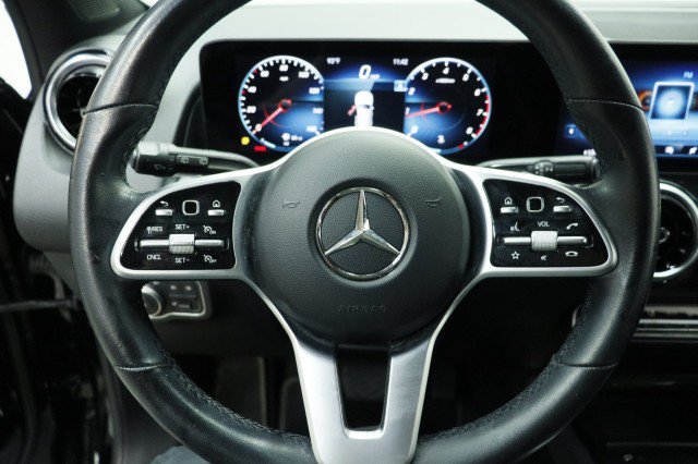 Used 2022 Mercedes-Benz GLB 250 w/ Premium Package image 10