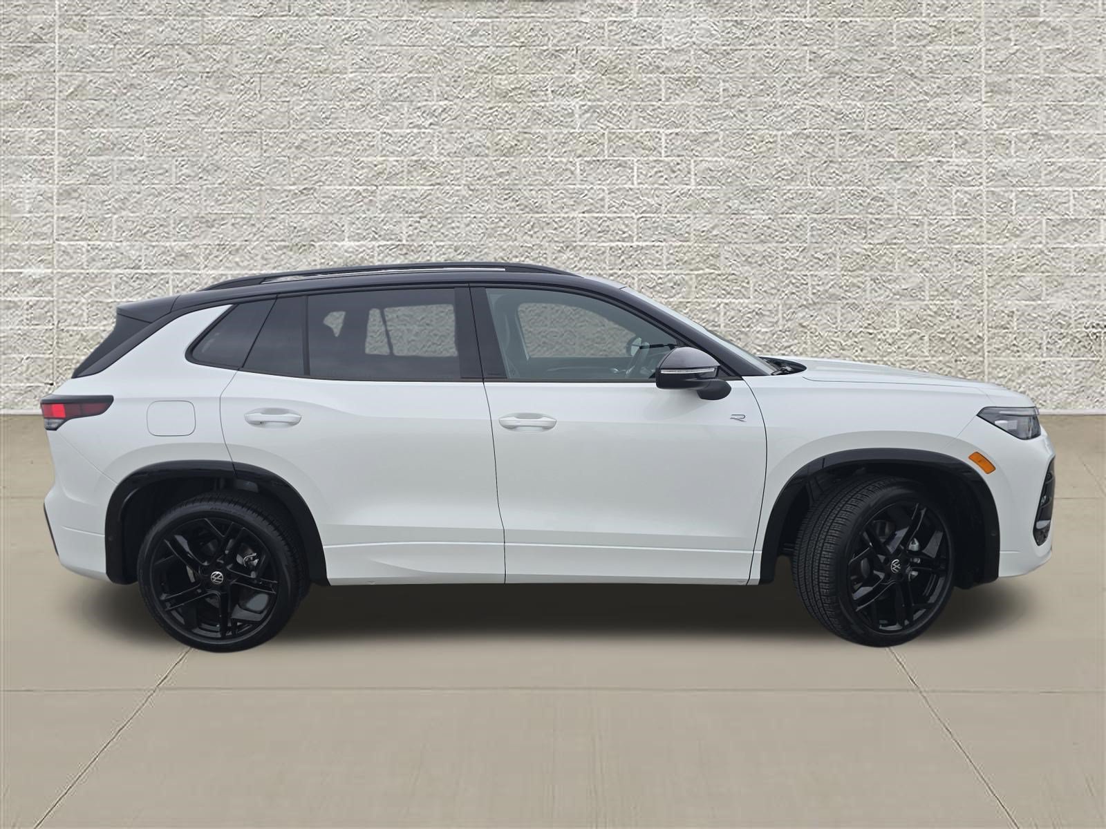 New 2026 Volkswagen Tiguan SE R-Line AWD/4WD image 8