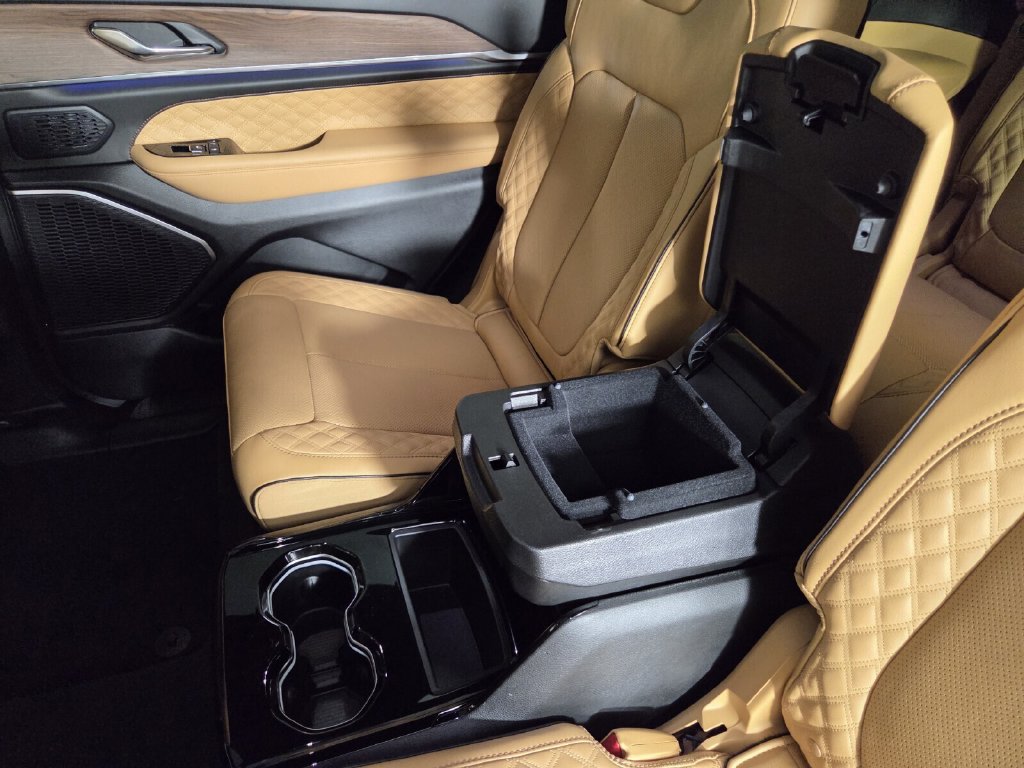 Used 2024 Jeep Grand Cherokee L Summit w/ High Altitude Package AWD/4WD image 28