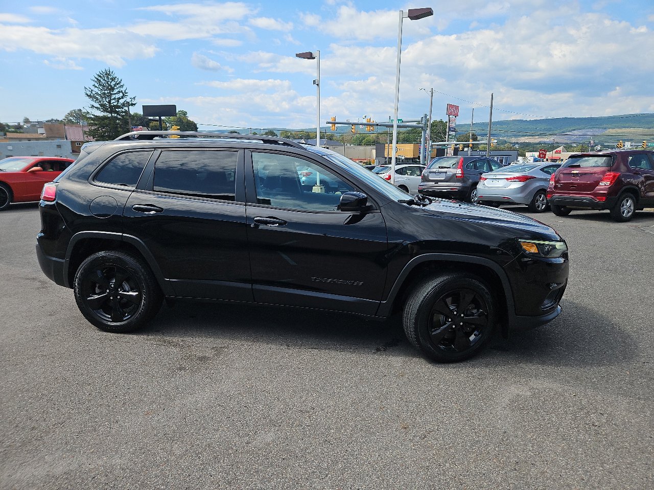 Used 2020 Jeep Cherokee Latitude Plus image 2