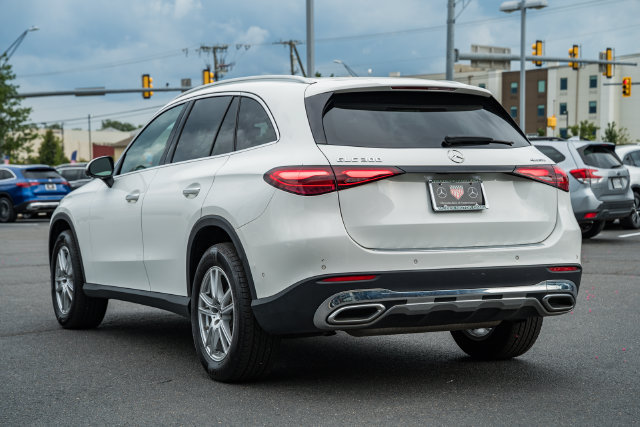 Used 2023 Mercedes-Benz GLC 300 4MATIC image 5