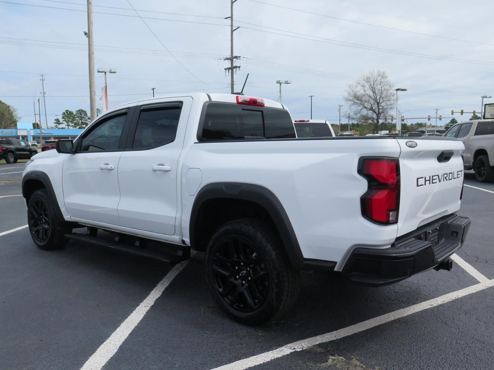 Used 2024 Chevrolet Colorado Z71 w/ Z71 Convenience Package 2 image 5
