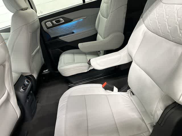 Used 2025 Ford Explorer Platinum w/ Ultimate Package AWD/4WD image 11