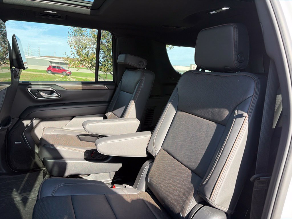 Used 2023 Chevrolet Suburban High Country w/ Premium Package 2 AWD/4WD image 45