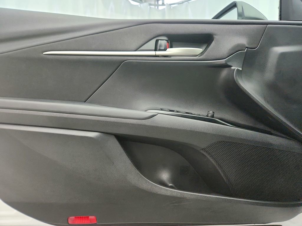 Used 2025 Toyota Camry LE w/ Convenience Package image 25