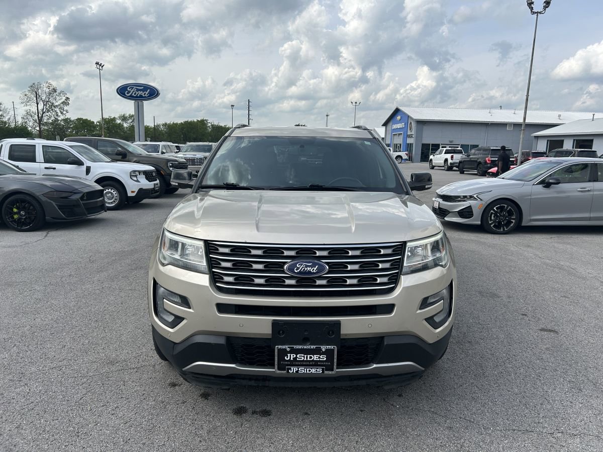 Used 2017 Ford Explorer XLT w/ Equipment Group 202A FWD image 7