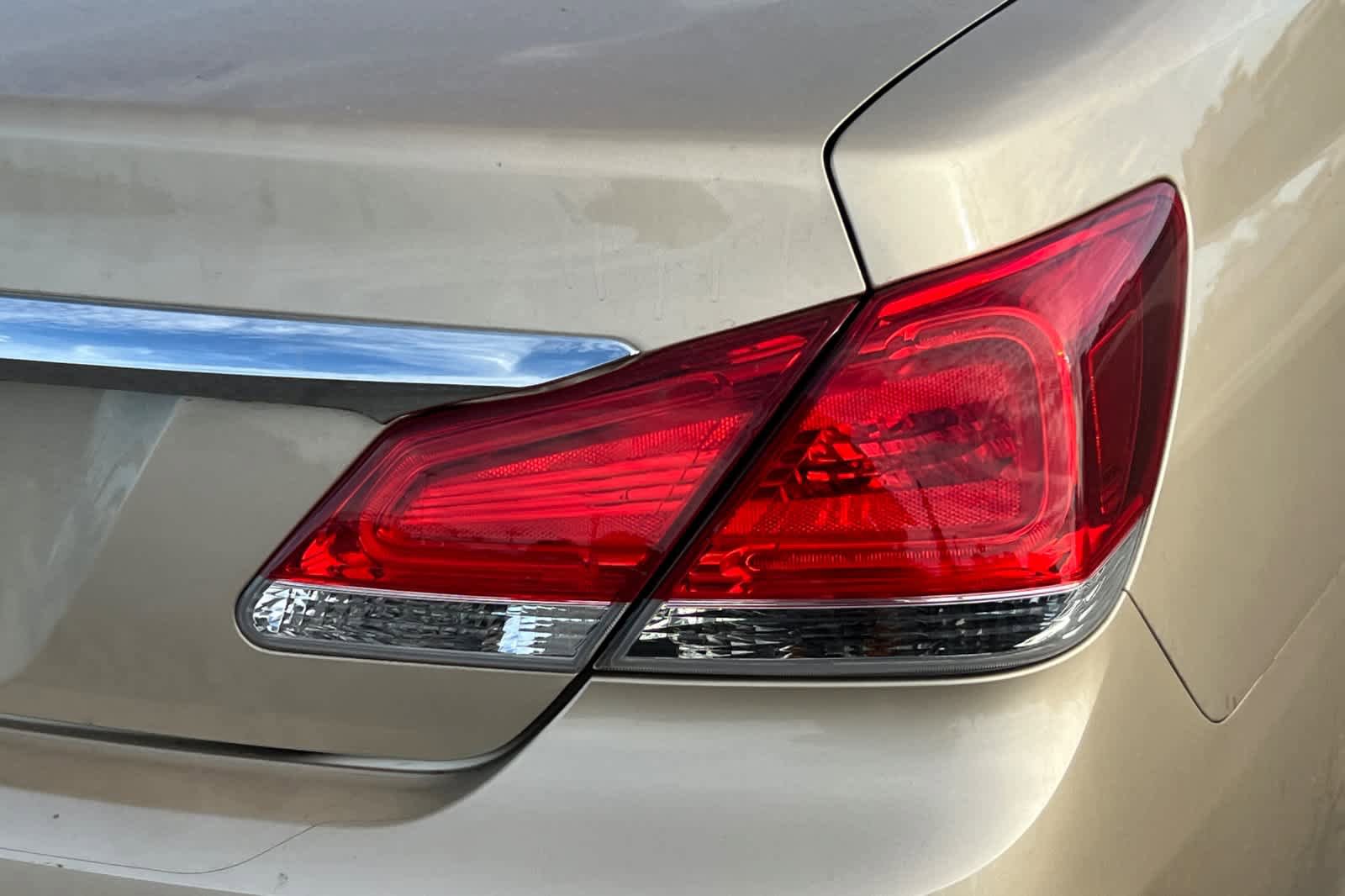 Used 2011 Toyota Avalon Limited FWD image 18