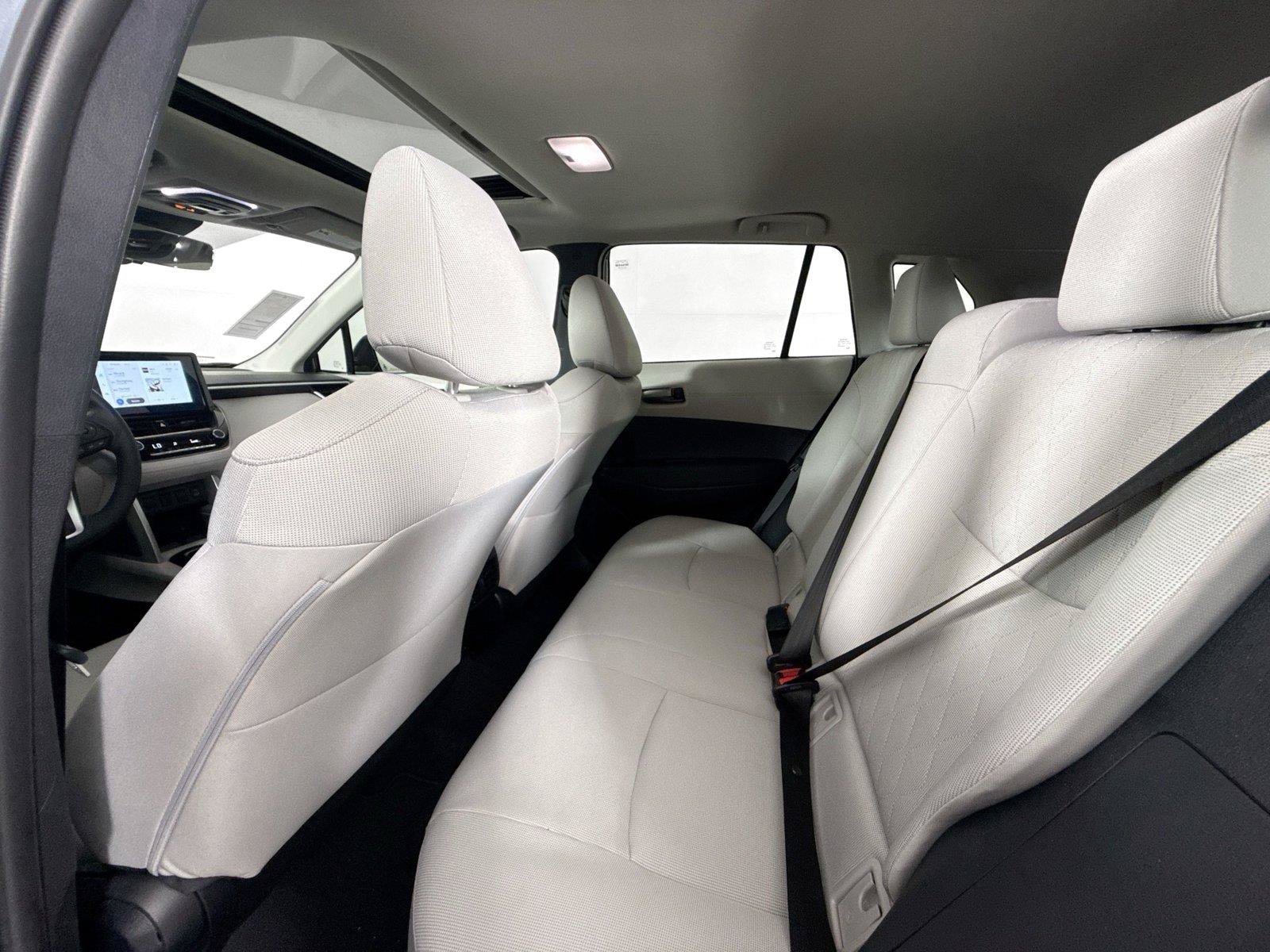 Certified 2025 Toyota Corolla Cross LE w/ Moonroof Package FWD image 32