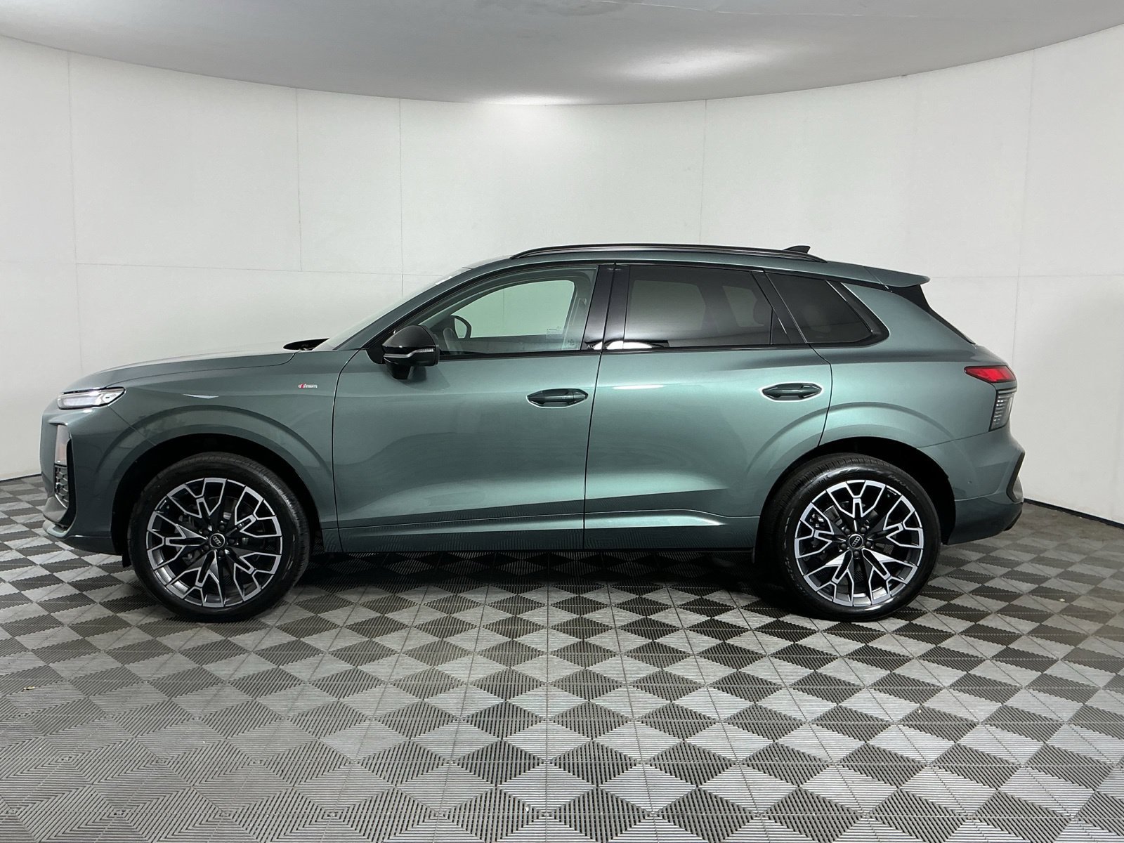 New 2026 Audi Q3 quattro 2.0T AWD/4WD image 4
