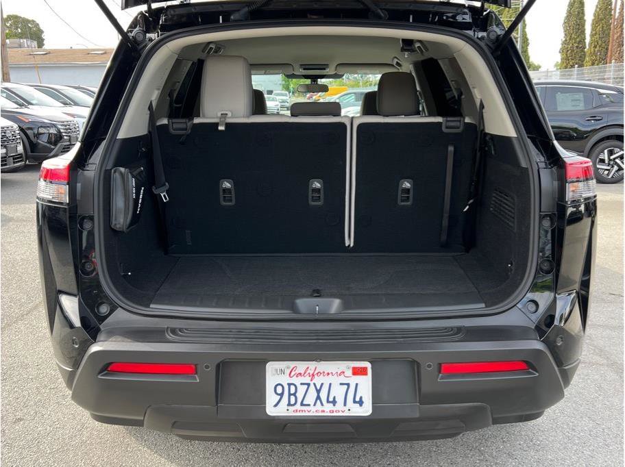 Used 2022 Nissan Pathfinder SV w/ Cargo Package image 5