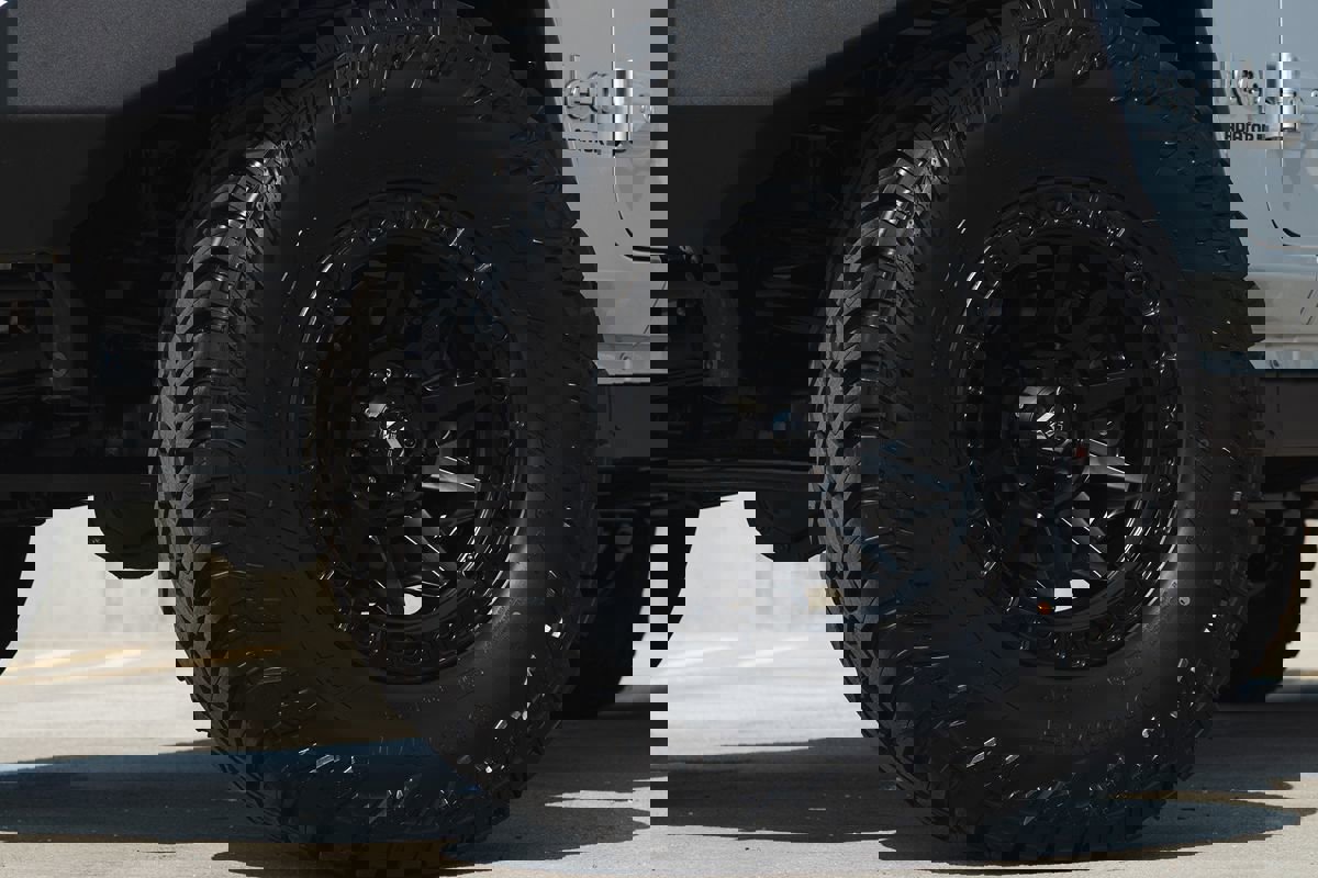 Used 2023 Jeep Gladiator Overland image 4