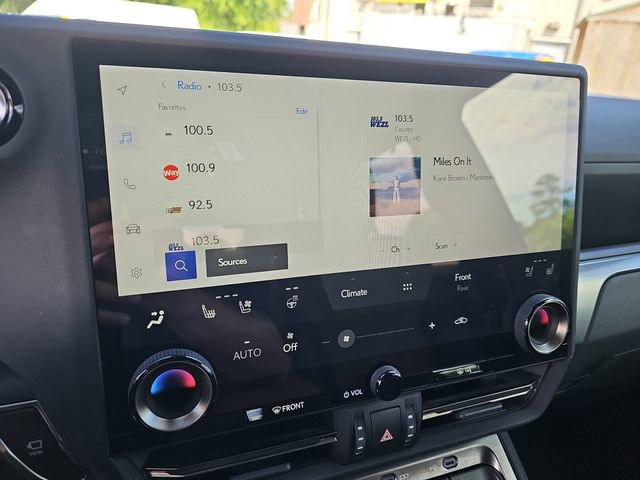 Used 2025 Lexus GX 550 w/ Accessory Package (2T) AWD/4WD image 24