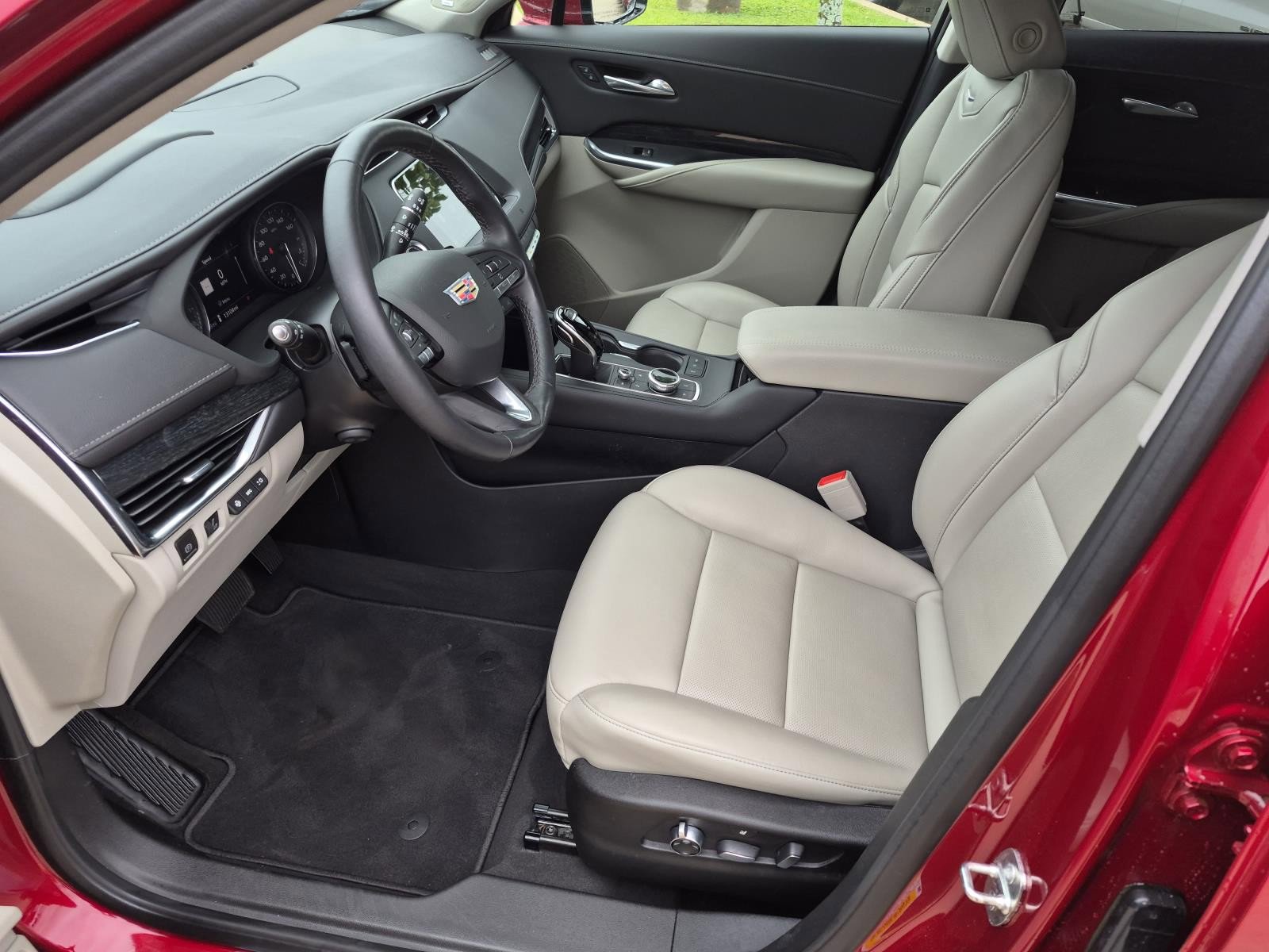Certified 2021 Cadillac XT4 Premium Luxury FWD image 10