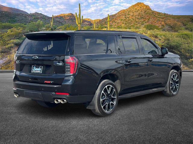 Used 2025 Chevrolet Suburban RST AWD/4WD image 4