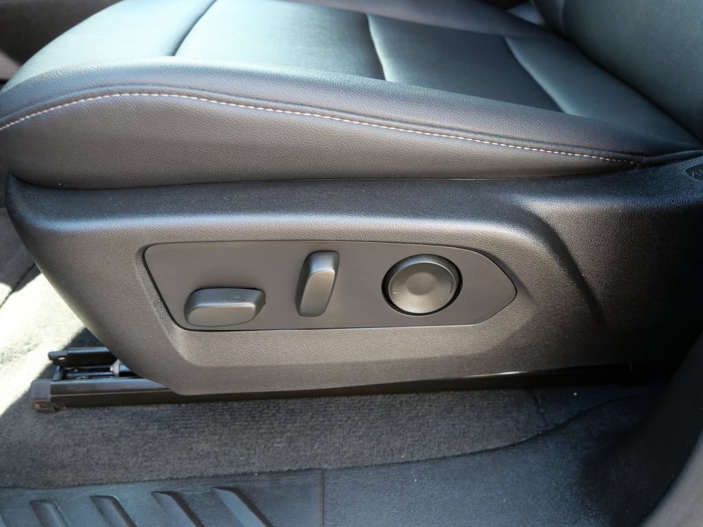 Used 2024 GMC Canyon Elevation w/ Elevation Premium Package AWD/4WD image 17