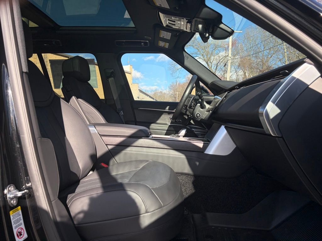 New 2025 Land Rover Range Rover SE image 15