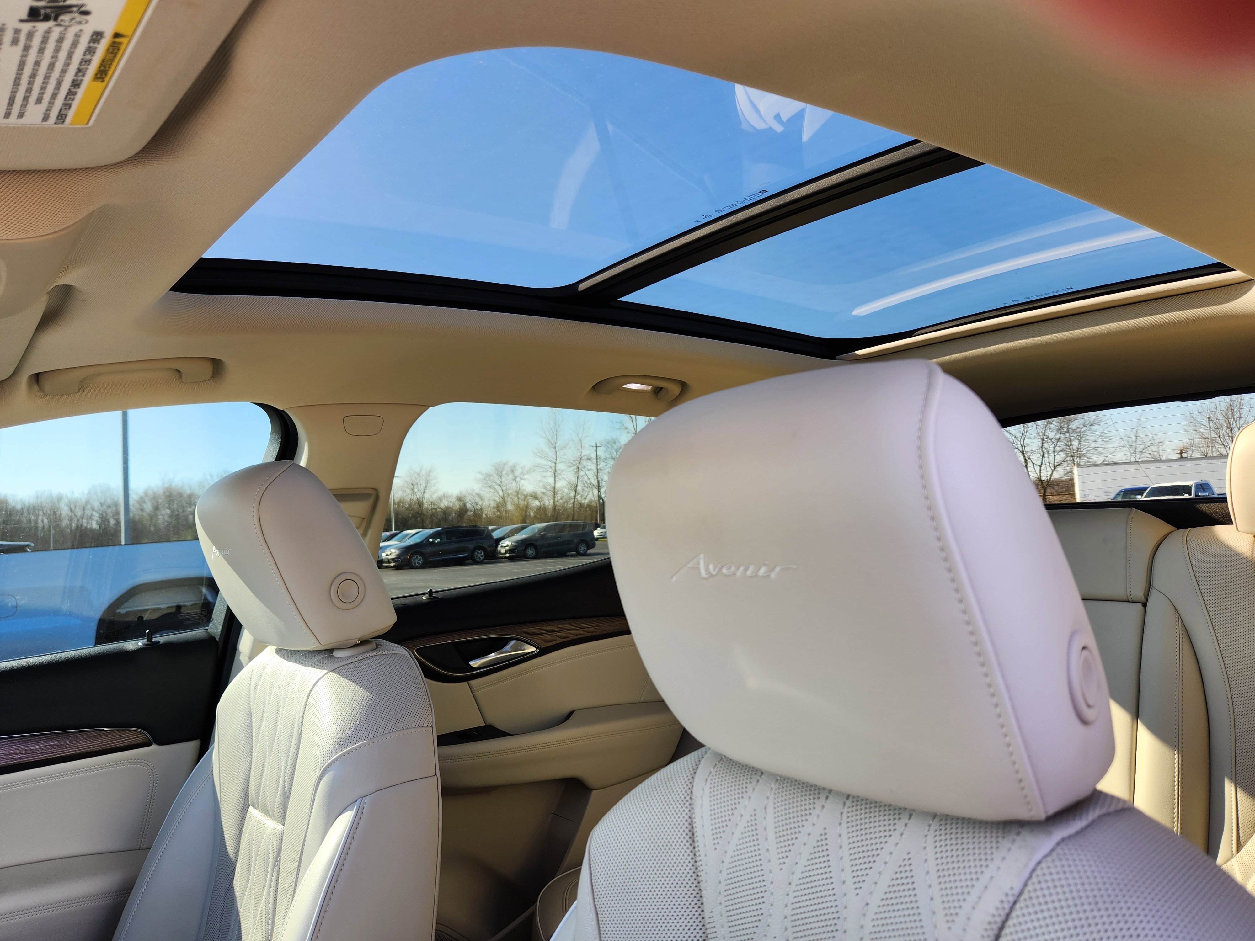 Used 2022 Buick Envision Avenir w/ Technology Package II image 25