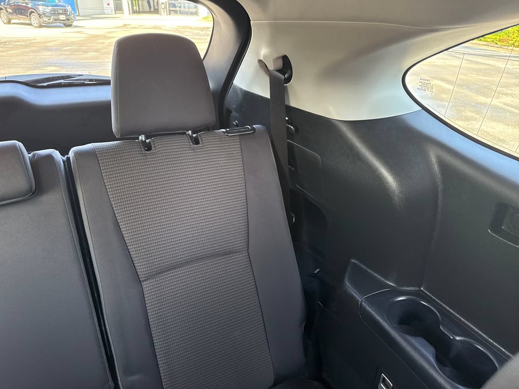Used 2023 Toyota Highlander L FWD image 23