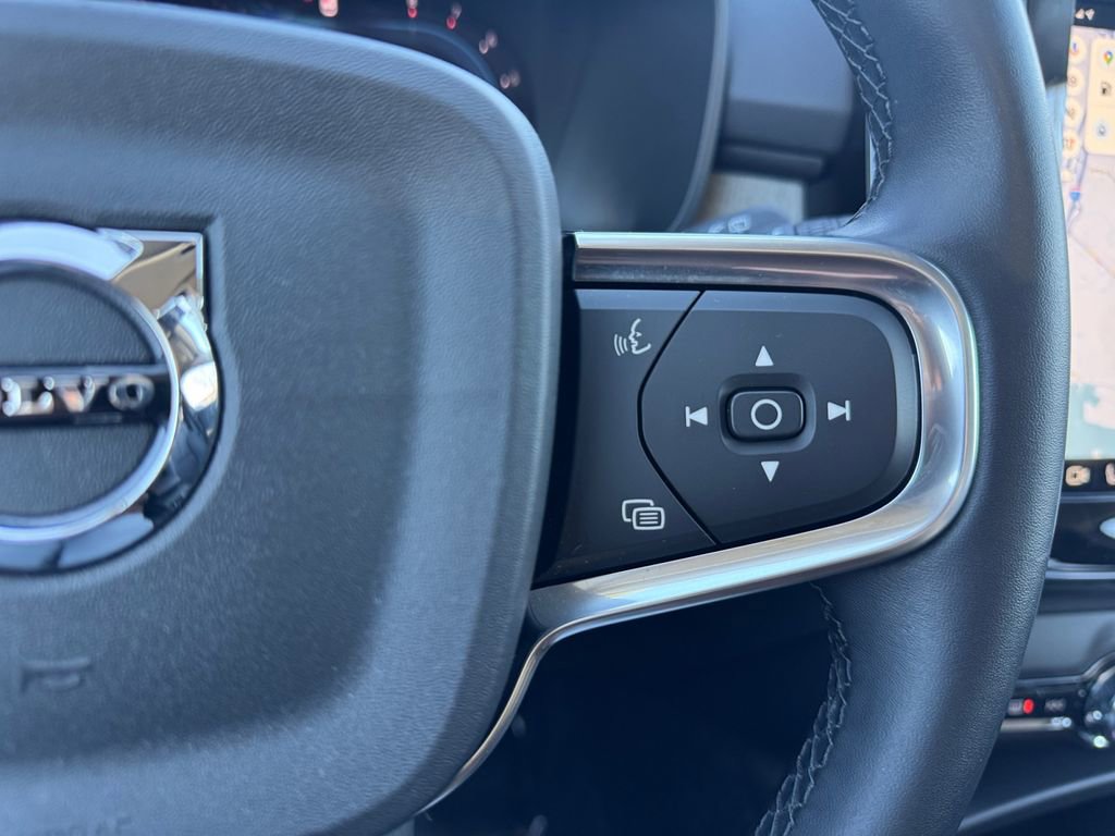 Certified 2025 Volvo XC40 B5 Plus image 15